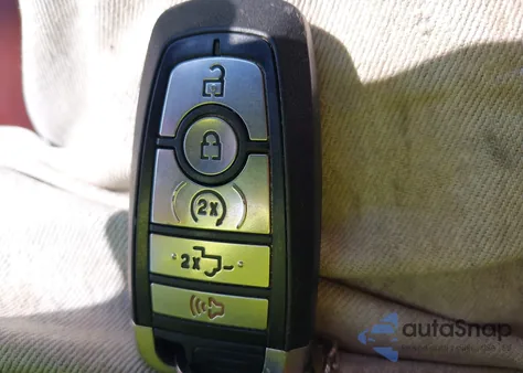 2018 Ford F250 Platinum z USA, uszkodzony, nr VIN 1FT7W2BT3JEB69689